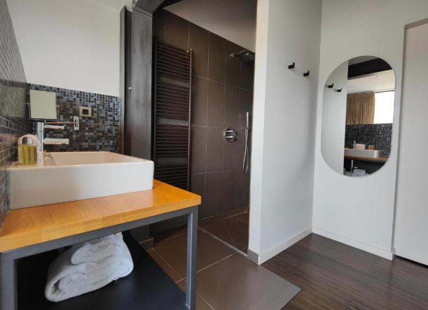 Le Petit Letraz Hotell Duingt Exteriör bild