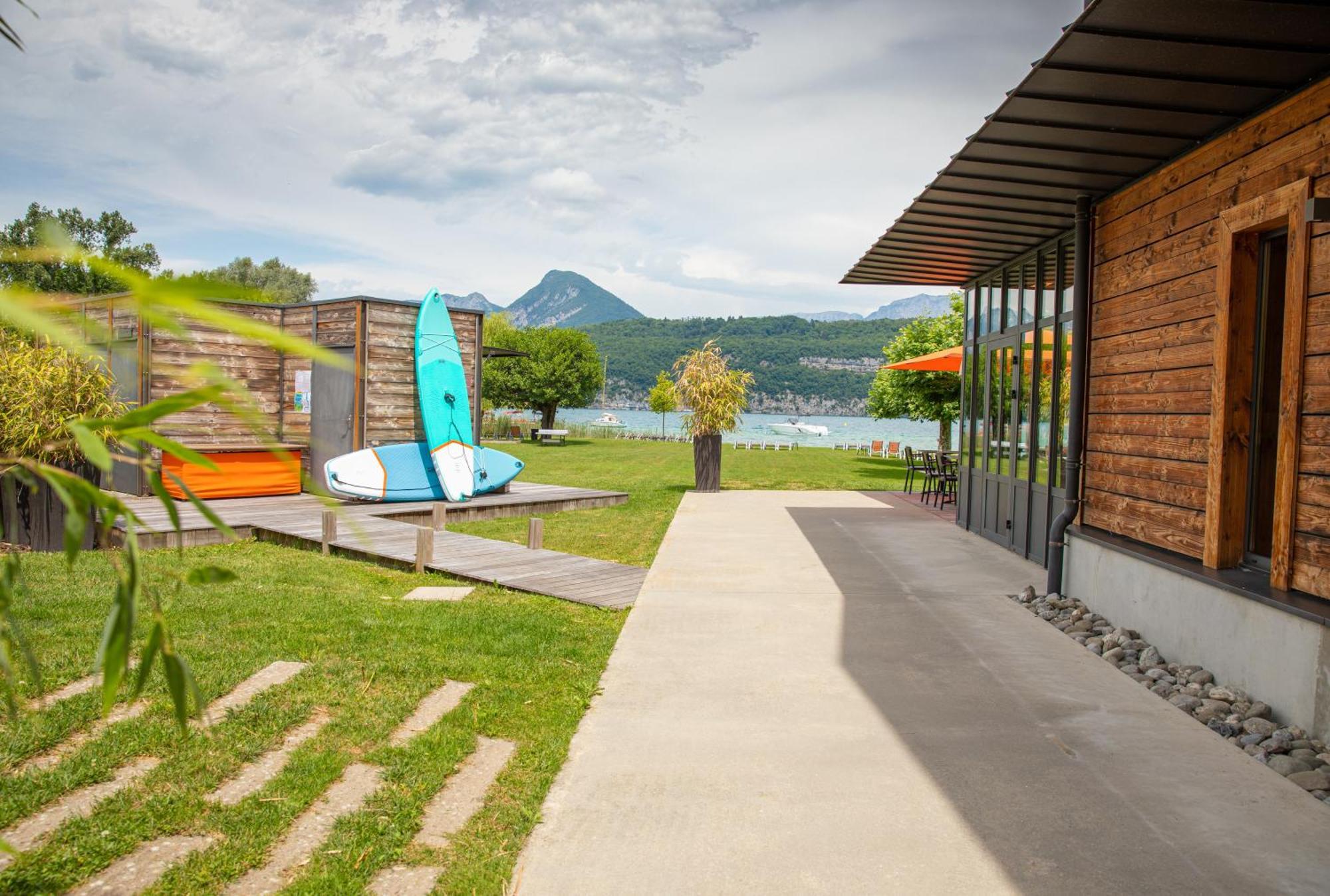 Le Petit Letraz Hotell Duingt Exteriör bild