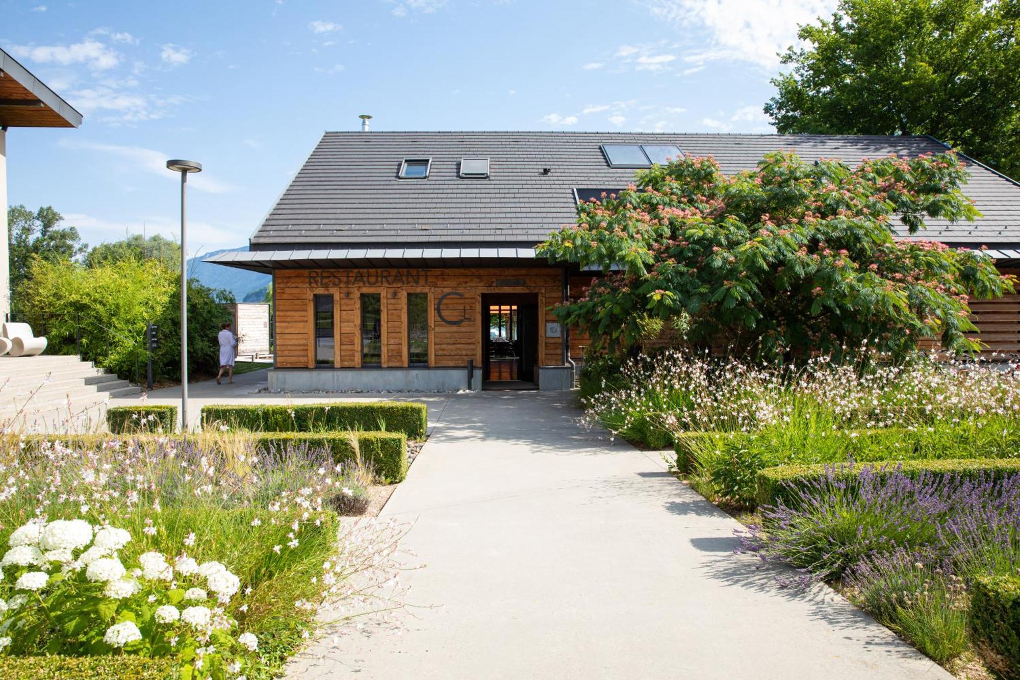 Le Petit Letraz Hotell Duingt Exteriör bild