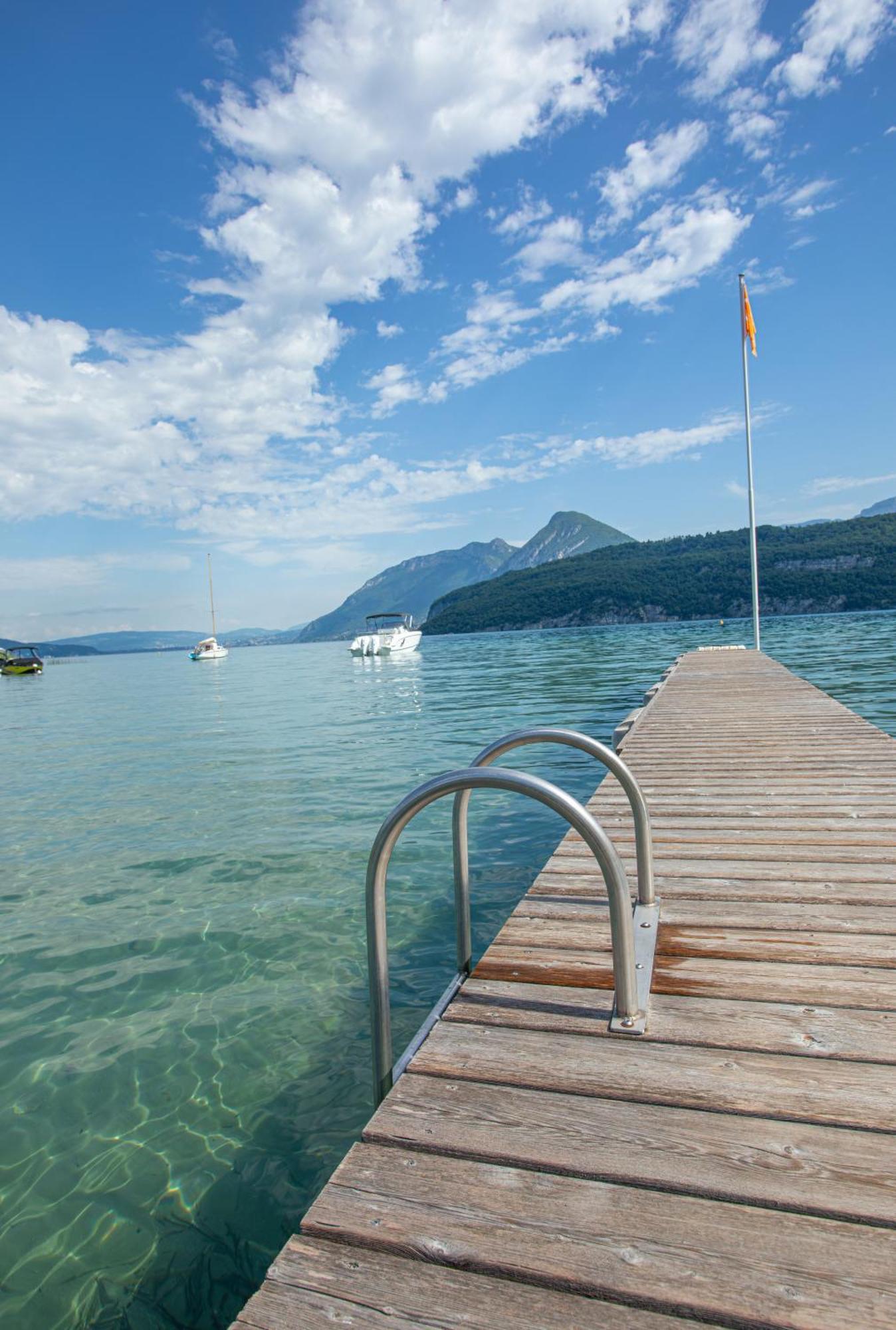 Le Petit Letraz Hotell Duingt Exteriör bild