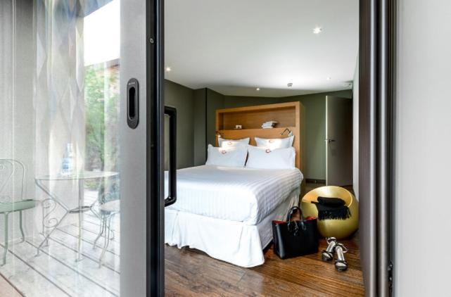 Le Petit Letraz Hotell Duingt Exteriör bild