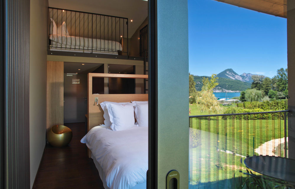 Le Petit Letraz Hotell Duingt Exteriör bild