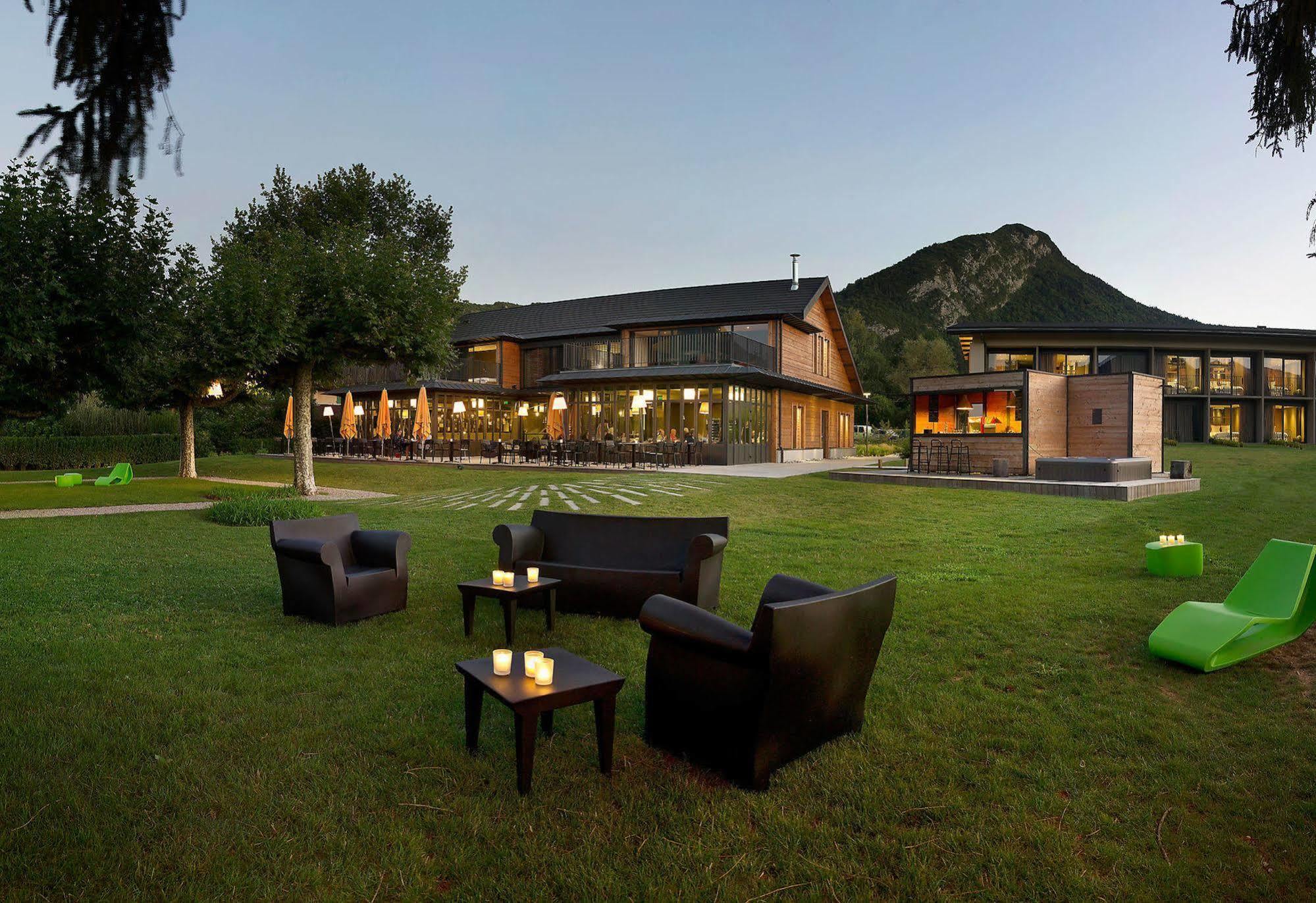 Le Petit Letraz Hotell Duingt Exteriör bild