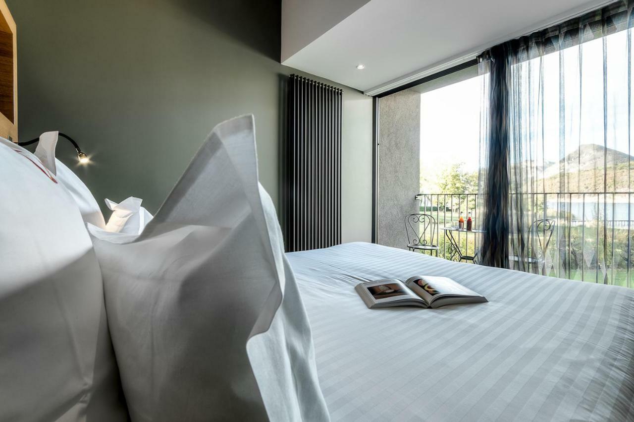 Le Petit Letraz Hotell Duingt Exteriör bild